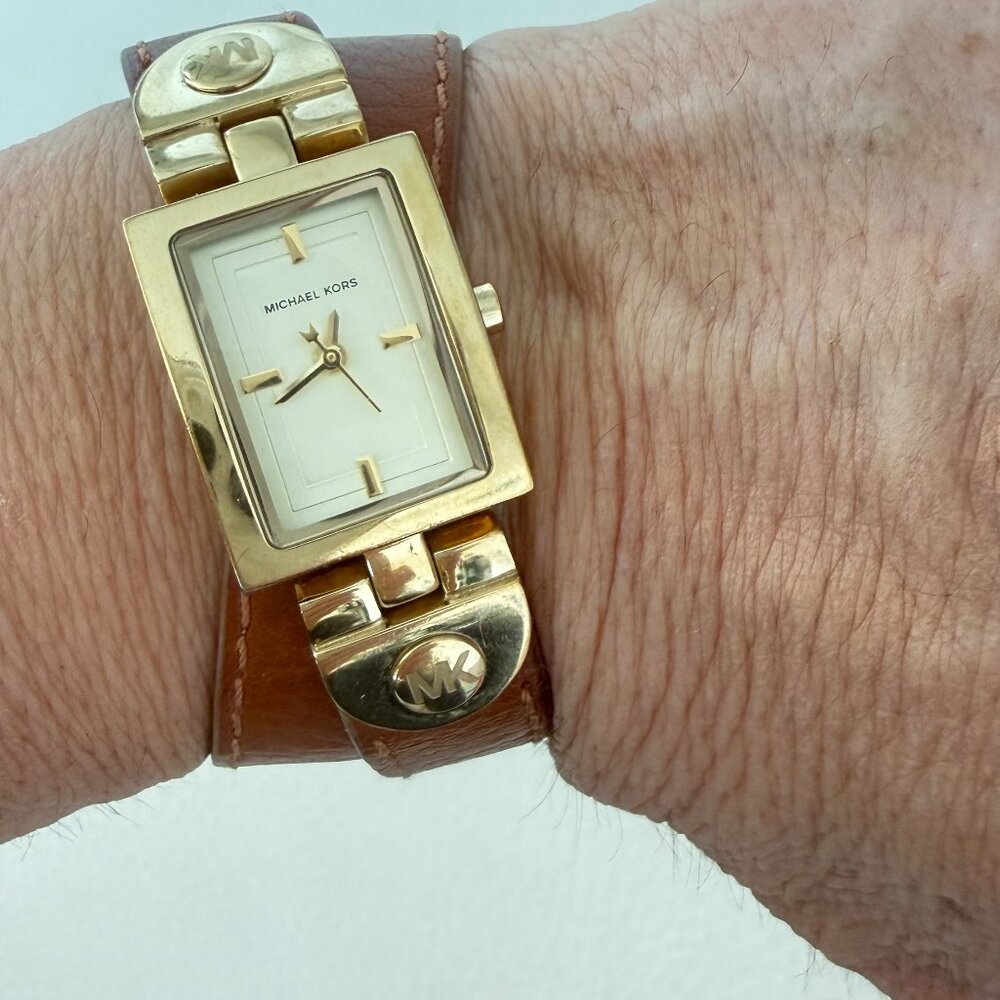 MICHAEL KORS MK 2236 WOMENS GOLD TONE RECTANGULAR WATCH BROWN LEATHER WRAP STRAP
